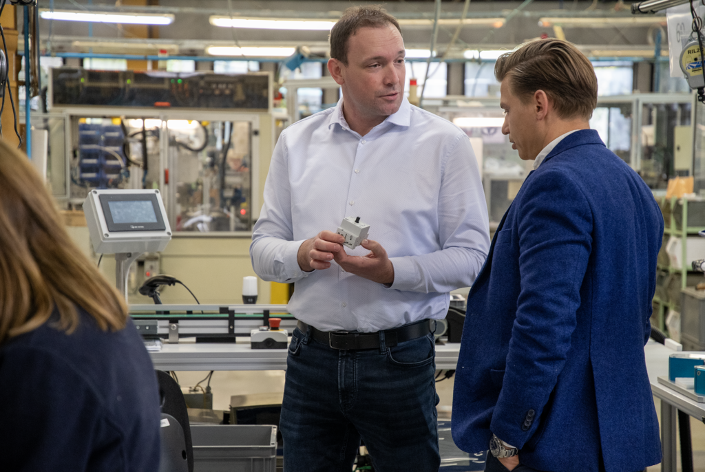 Mario Tomljanović i Zvonimir Sabolek u pogonu Lovato Electrica.